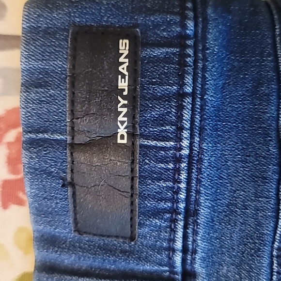 DKNY pull on jean shorts - Picture 3 of 4